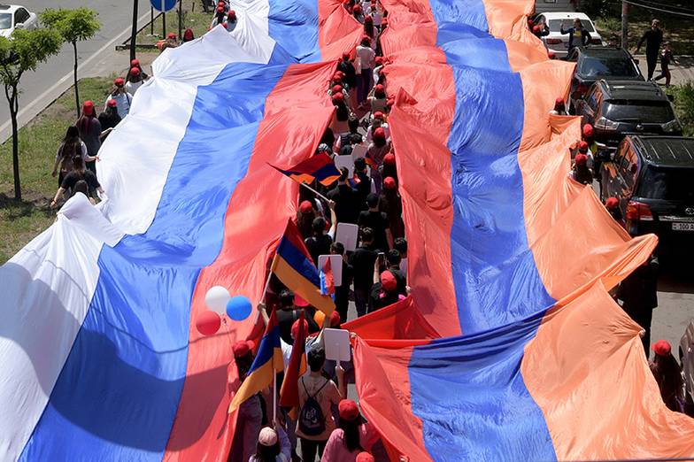 Александр Патрин / ТАСС Акция «Бессмертный полк» в Ереване