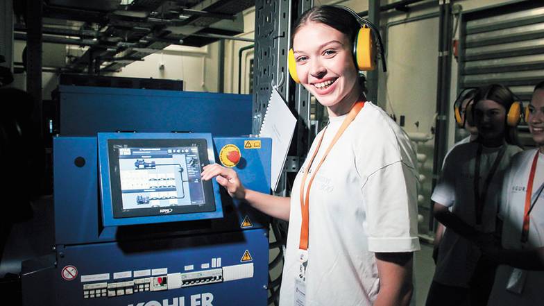  Участницы «Мисс Екатеринбург — 2023» убедились, что система аварийного энергоснабжения работает исправно