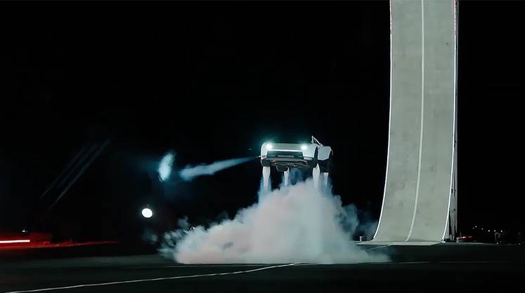 Tesla: переворот в воздухе