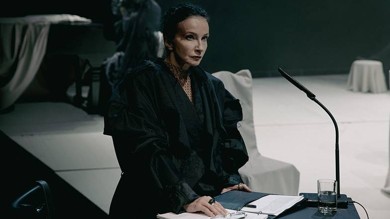 Пресс-служба театра Наций Алла Сигалова в спектакле «Каренина. Процесс»