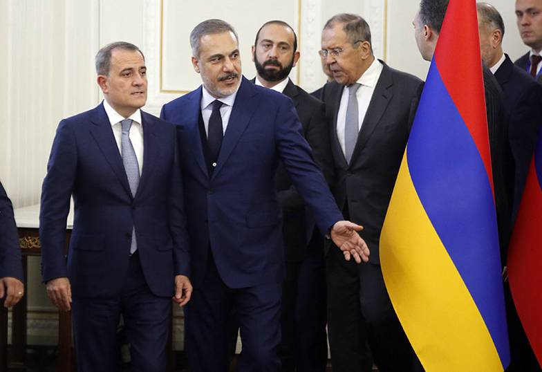 ABEDIN TAHERKENAREH / EPA /ТАСС Заседание глав МИД Азербайджана, Турции, Армении и России по Южному Кавказу в Тегеране в октябре 2023 года