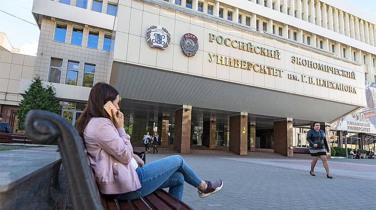 Государство берет под контроль платный прием в вузы