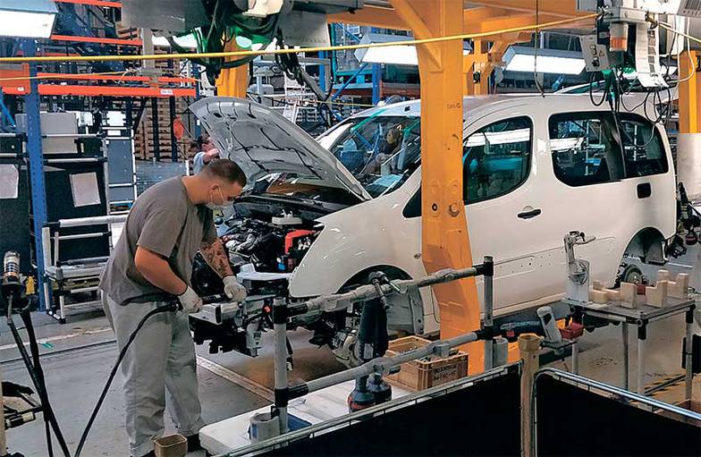 АЛЕКСЕЙ ГРАММАТЧИКОВ Завод «ПСМА Рус» в Калуге приступает к экспорту автомобилей и двигателей из России в страны Европы, Африки и Южной Америки