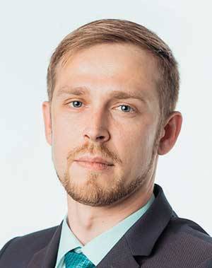  директор по  продажам и сервису телеком-услуг компании  Роман Волошин