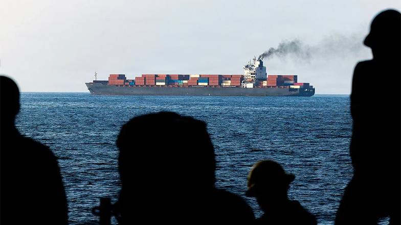  Военнослужащие крейсера ВМС США  «Нью-Орлеан» принимают участие в морской блокаде Ирана