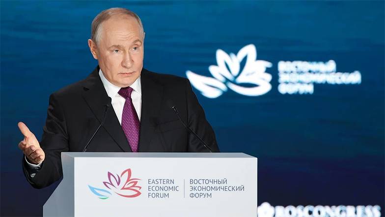ПЕТР КОВАЛЕВ/ТАСС Владимир Путин: «Мы переходим к следующему этапу — к реализации обновленной Стратегии развития Дальневосточного федерального округа, рассчитанной на предстоящие десять лет — до 2036 года»
