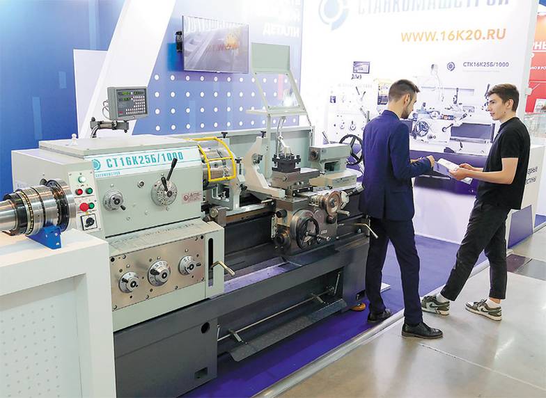  Станкомашстрой (Пенза) представил токарный станок с ЧПУ серии СТ16А25 и универсальный токарный станок  СТ16К25Б, уровень локализации оборудования на заводе — 80%