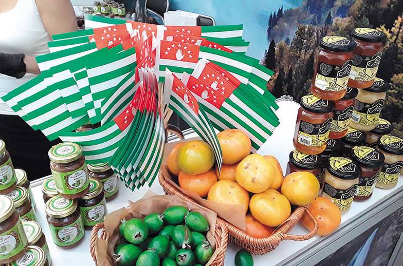 ПАВЕЛ КОБЕР С учетом круглогодичного авиасообщения Екатеринбурга с Сочи уральские туристы могут отдохнуть на курортах соседней Абхазии даже в зимний период