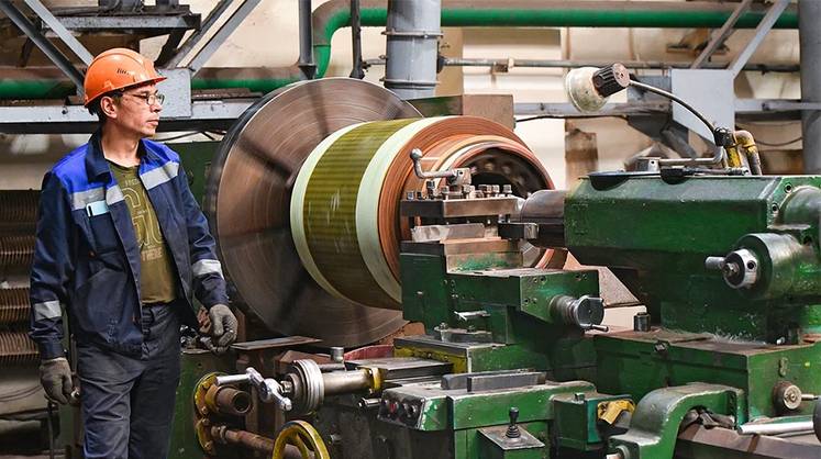 Экономика встает на паузу