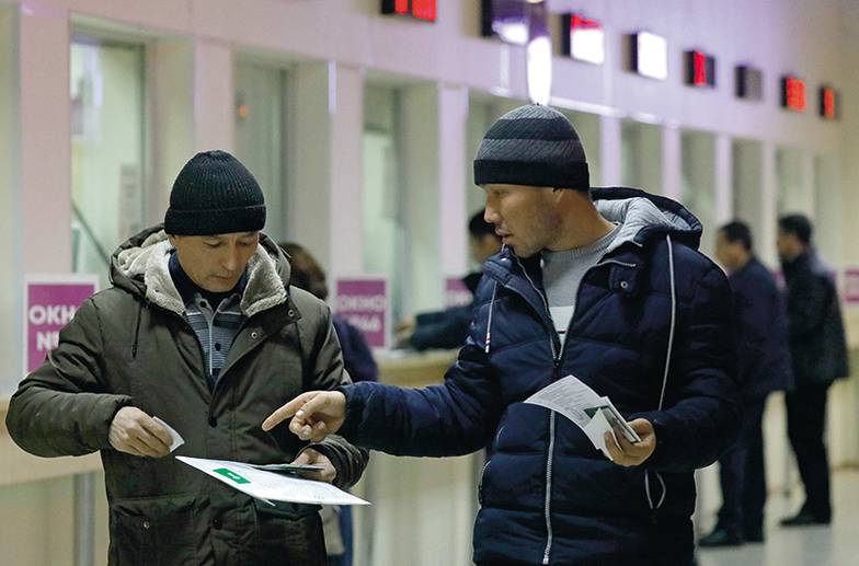 АРТЕМ ГЕОДАКЯН/ТАСС Сейчас страны Центральной Азии — Таджикистан, Узбекистан, Киргизия — основные поставщики трудовых мигрантов в Россию (98%)