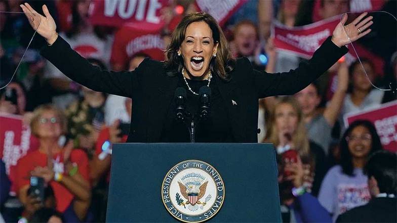 AP PHOTO/MORRY GASH Избиратели привыкли к вице-президенту Камале Харрис в качестве кандидата в президенты, пропал эффект  новизны