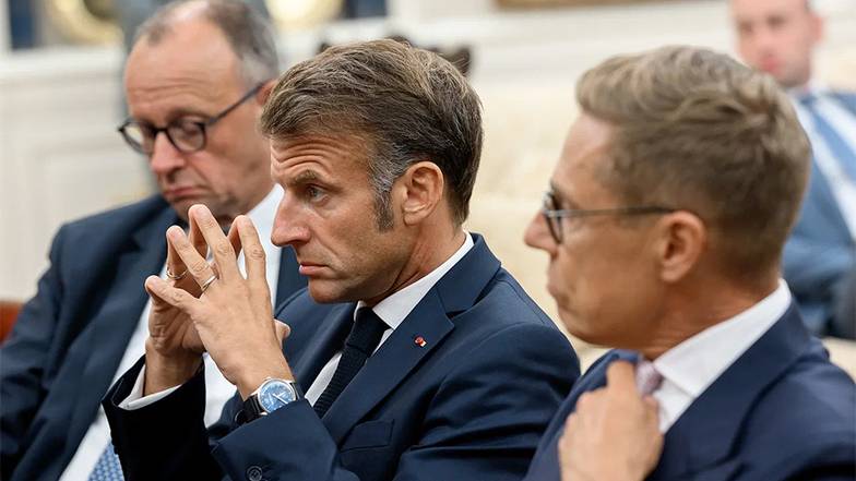 ФОТО: ZUMA\TASS КАНЦЛЕР ГЕРМАНИИ ФРИДРИХ МЕРЦ, ПРЕЗИДЕНТ ФРАНЦИИ ЭММАНУЭЛЬ МАКРОН, ПРЕЗИДЕНТ ФИНЛЯНДИИ АЛЕКСАНДР СТУББ НА ВСТРЕЧЕ С АМЕРИКАНСКИМ ПРЕЗИДЕНТОМ ДОНАЛЬДОМ ТРАМПОМ В АВГУСТЕ 2025 ГОДА