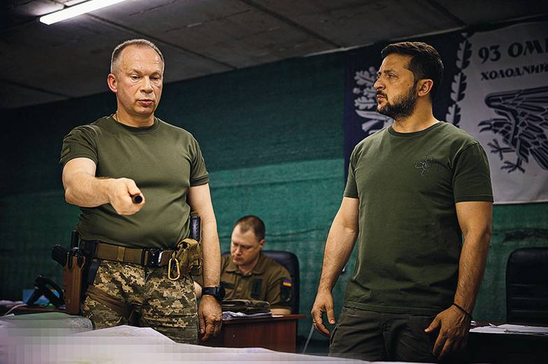 TASS Главнокомандующий ВСУ Александр Сырский докладывает Владимиру Зеленскому о ситуации на фронте