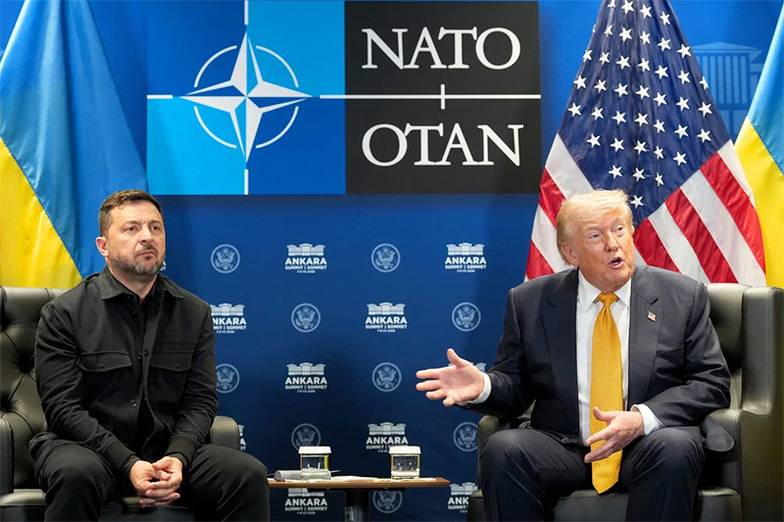 AP PHOTO/ALEX BRANDON ГЛАВА УКРАИНСКОГО РЕЖИМА ВЛАДИМИР ЗЕЛЕНСКИЙ И ПРЕЗИДЕНТ США ДОНАЛЬД ТРАМП