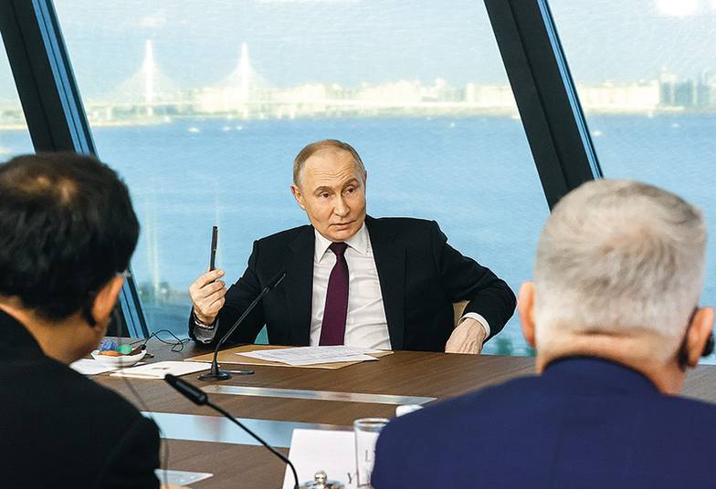 АЛЕКСАНДР ДЕМЬЯНЧУК/ТАСС Владимир Путин на встрече с руководителями ведущих мировых информационных агентств