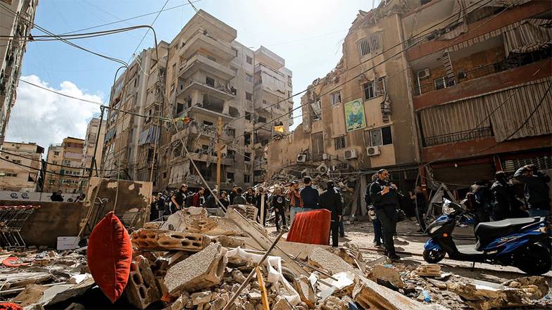 MARWAN NAAMANI/ZUMA Тель-Авив попытался сорвать американо-иранские переговоры, нанеся после объявления перемирия самый сильный за последний месяц удар по Бейруту, убив более 300  и ранив свыше 1100 человек