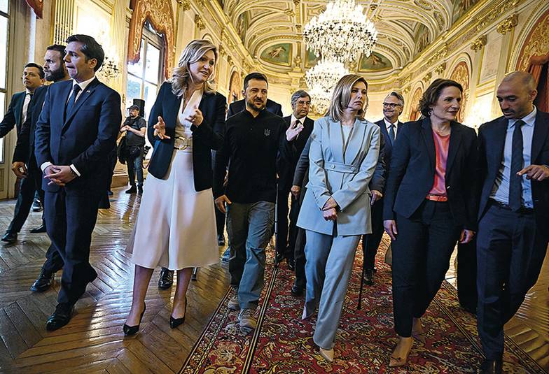 EPA/JULIEN DE ROSA / POOL MAXPPP Владимир Зеленский посетил Францию 8–9 июня