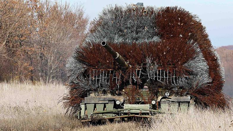 ДМИТРИЙ ЯГОДКИН/ТАСС Танки в зоне СВО теперь выглядят своеобразно — спасаются от налетов дронов
