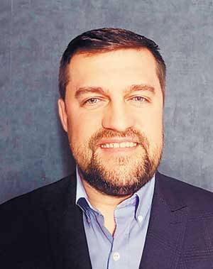  руководитель отдела продаж  жилого района «Изумрудный бор» компании «УГМКЗастройщик» Вячеслав Антипов