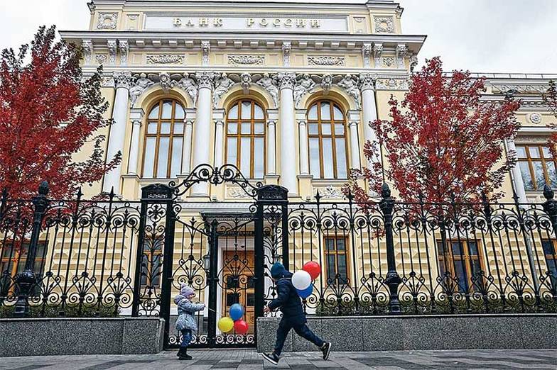 МИХАИЛ ТЕРЕЩЕНКО/ТАСС Кроме повышения ставки ЦБ решил подключить и другие инструменты, чтобы остудить кредитование