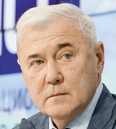 СЕРГЕЙКАРПУХИН/ТАСС Глава комитета Госдумы по финансовому рынку  Анатолий Аксаков заявил, что обсуждается вариант  повышения ставки налога с доходов выше одного  миллиона рублей в год (83,3 тыс. рублей в месяц)  с текущих 13 до 15%, а с доходов выше пяти  миллионов рублей (416,7 тыс. рублей в месяц) —  с 15 до 20%