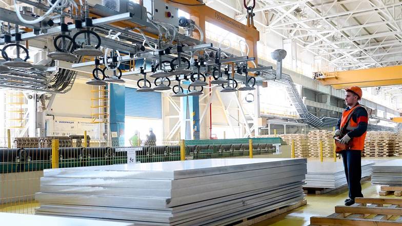 ДОНАТ СОРОКИН/ТАСС Каменск-Уральский металлургический завод производит изделия из алюминия и его сплавов