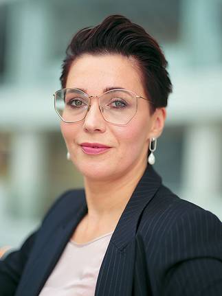  Анна Бушлякова: «Необходимо добиться того, чтобы в полной мере заработали меры, которые ранее уже обсуждались с правительством и Государственной думой РФ. Речь идет о кратном повышение размеров административных штрафов за оборот нелегальной табачной продукции, создании реестра производственного оборудования »