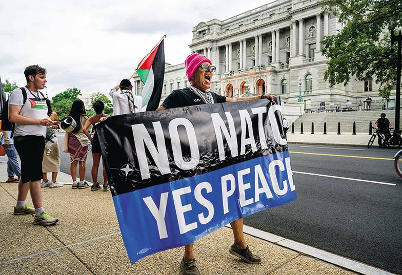  Протесты против саммита НАТО в Вашингтоне