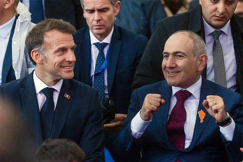 ВЛАДИМИР СМИРНОВ/ТАСС ПРЕЗИДЕНТ ФРАНЦИИ ЭММАНУЭЛЬ МАКРОН И ПРЕМЬЕР-МИНИСТР АРМЕНИИ НИКОЛ ПАШИНЯН НА КОНЦЕРТЕ «МУЗЫКАЛЬНЫЙ МОСТ»