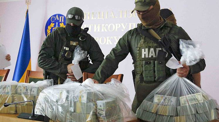 Слуга коррупционеров доигрался