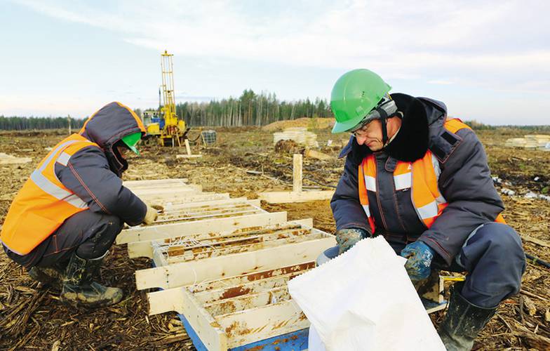  Крупные горно-металлургические компании  в поисках вариантов для расширения  истощающейся рудной базы. Предложенная  правительством РФ юниорная геологоразведка  как альтернатива собственной приживается  тяжело, но позитивные примеры работы уже есть