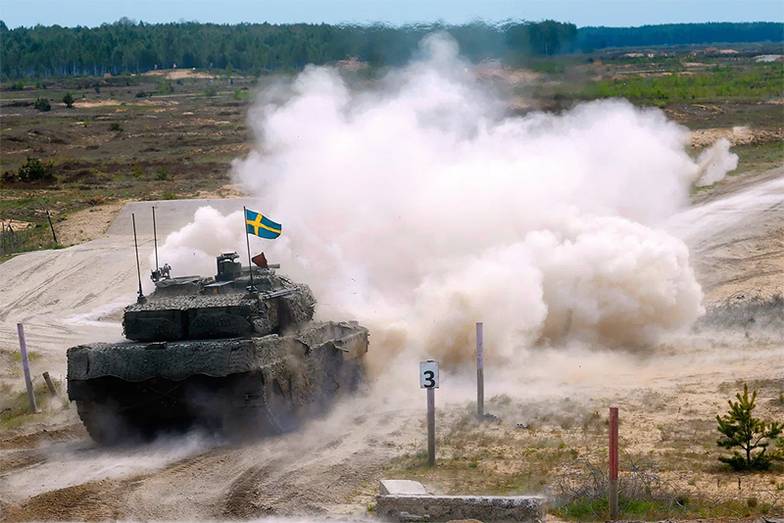  Шведская версия танка Leopard 2 на полигоне НАТО