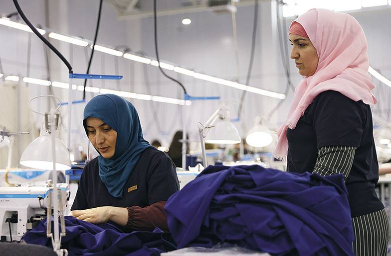 ЕГОР АЛЕЕВ/ТАСС Швейная индустрия находится в активном росте и поэтому привлекает в том числе и иностранную рабочую силу