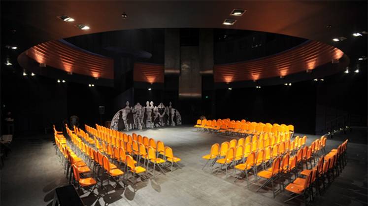 Нескучная классика: куда пойти со школьником в театр