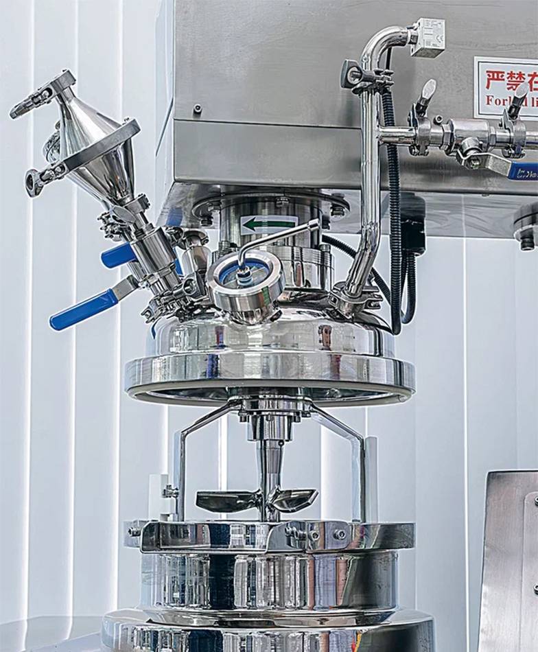 предоставлено компанией «Гельтек» Для смешивания и заваривания косметики «Гельтек» использует самое передовое  оборудование