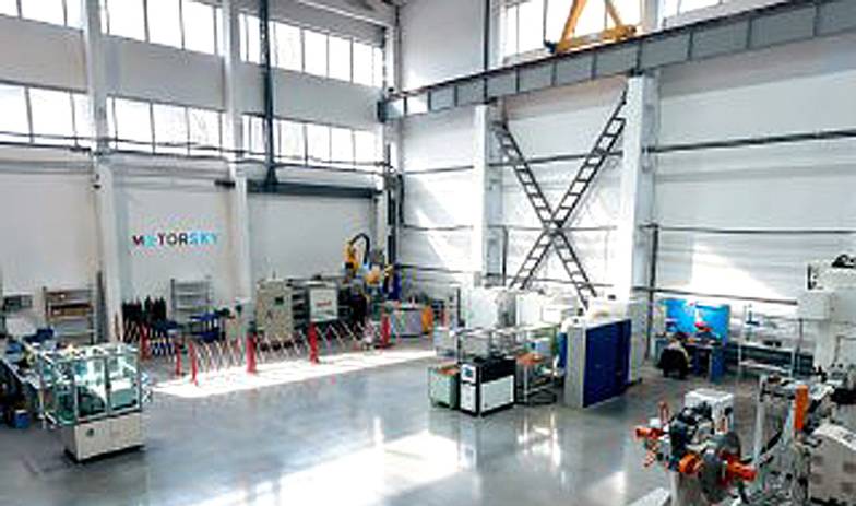 Фото предоставлено компанией  «Моторскай» Роботизированную линию по выпуску бесколлекторных электродвигателей можно быстро перенастраивать под  разные типоразмеры, что важно для работы с запросами рынка