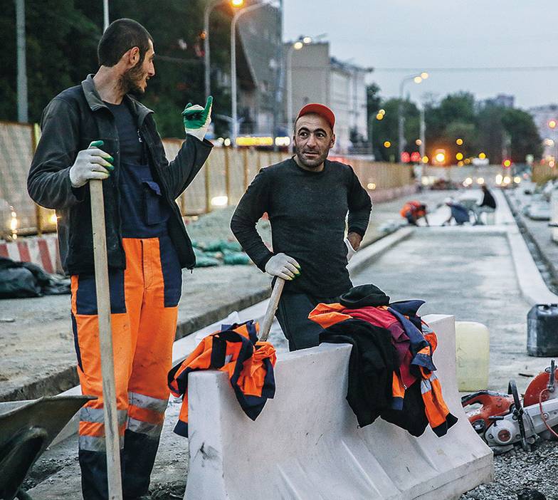 МИХАИЛ ПОЧУЕВ/ТАСС В последний год спрос на строителей вырос за счет значительного роста инфраструктурного и жилищного  строительства