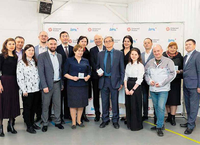  «Энтузиастов, которые  работают не по  схеме “привез —  переклеил этикетку  — локализовал”,  а ведут полностью  отечественное  производство от  разработки до выпуска,  в стране много.  Но продираемся мы,  по Высоцкому,—  “как ночью по тайге”»