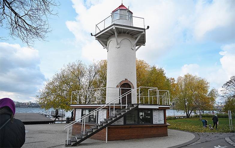 ВЯЧЕСЛАВ СОБОЛЕВ Сценарии пользования «Дельфином» гостями выстраиваются вокруг воды и набережной