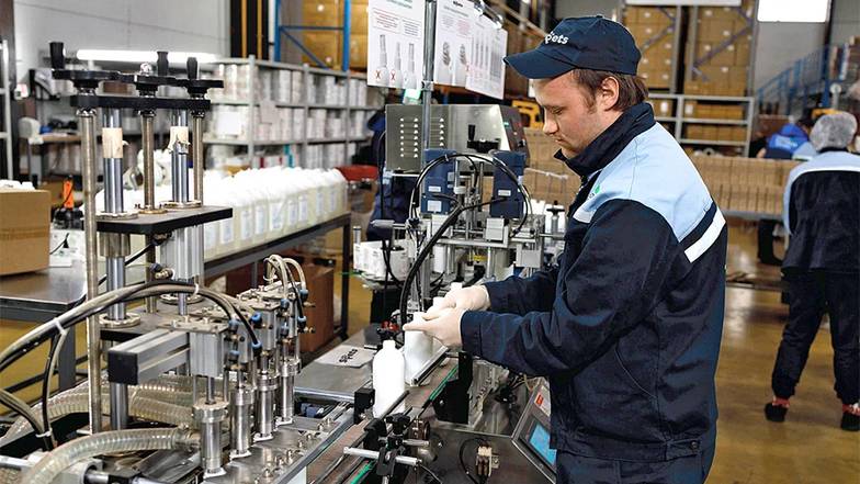  Компания Spets производит порядка 300 тыс. единиц продукции в месяц