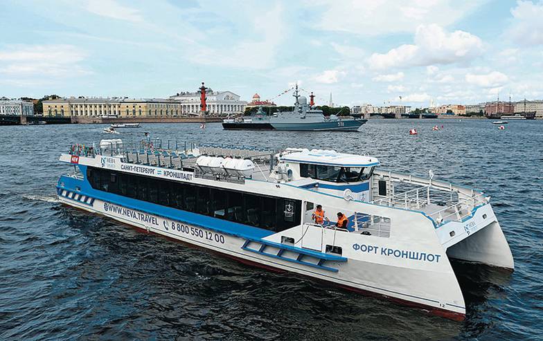  Новые катамараны проекта 04580 «Котлин» производства Средне-Невского судостроительного завода  обслуживают пассажирскую линию Санкт-Петербург — Кронштадт