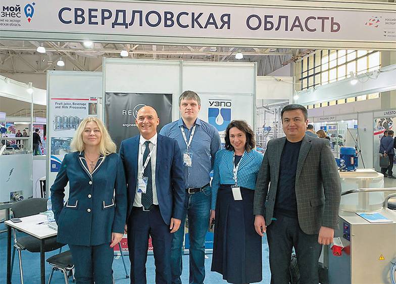  Сотрудники УЗПО на выставке в Узбекистане