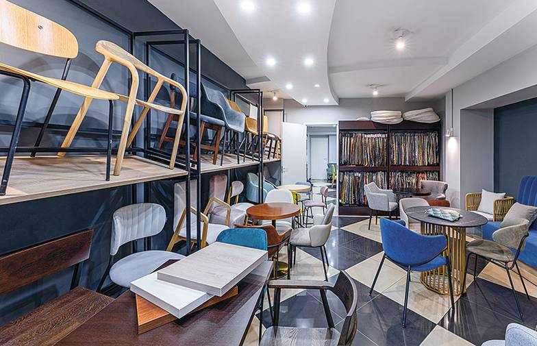  Компания PM-Hotel имеет не только свой шоурум, но и большие складские запасы материалов и комплектующих, что позволяет конкурировать по срокам выполнения заказов