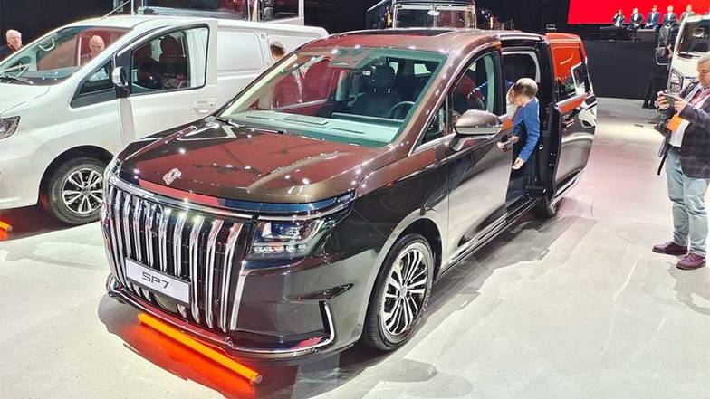 АЛЕКСЕЙ ГРАММАТЧИКОВ Комфортабельный и богато оснащенный минивэн Sollers SP7 имеет семиместный трансформируемый салон.  В продажу он поступит в сентябре 2025 года