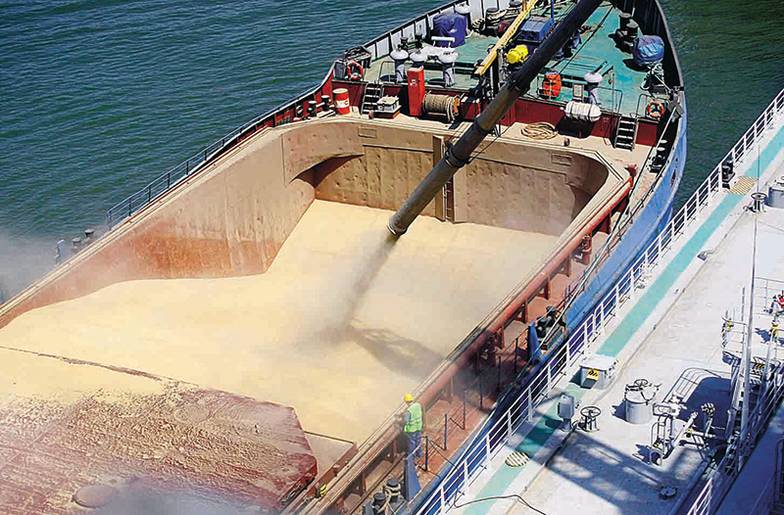 ИТАР-ТАСС/ ВАЛЕРИЙ МАТЫЦИН В апреле объем экспорта зерна составил рекордные 4,6 млн т против 4,4 млн т год назад и 2,9 млн т в среднем