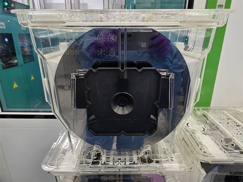  На пластинах диаметром 300 мм можно разместить больше интегральных схем