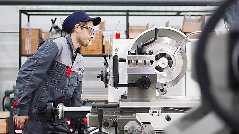  Для производства роботов нужны станки