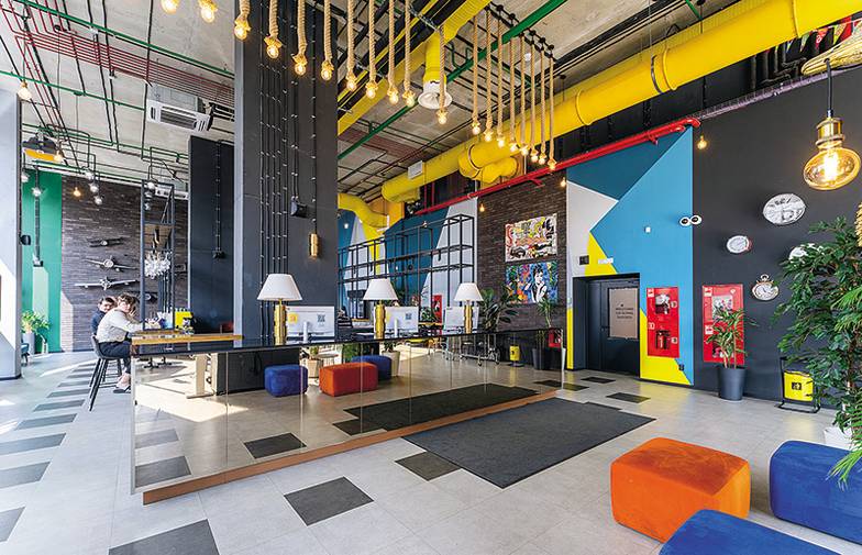  Заказы на оснащение апарт-отелей более масштабные и экономически привлекательные для мебельных компаний. На фото: апарт-отель We & I Ramada by Vertical 4*  в Санкт-Петербурге, оснащением которого занималась PM-Hotel