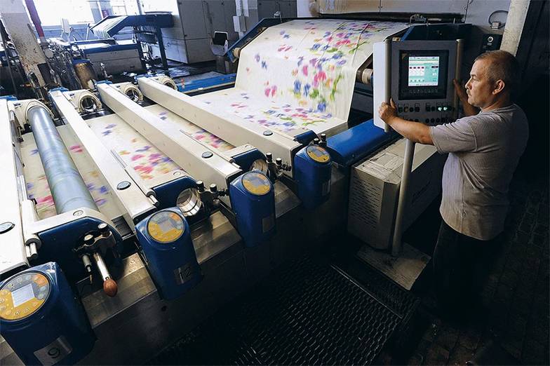 ПРЕДОСТАВЛЕНО КОМБИНАТОМ «ШУЙСКИЕ СИТЦЫ» На «Шуйских ситцах» научились с помощью ротационной печати делать отделку  тканей, не уступающую по качеству цифровой печати