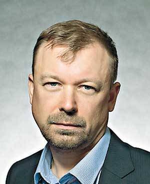  операционный директор казначейства  УБРиР Владимир Зотов